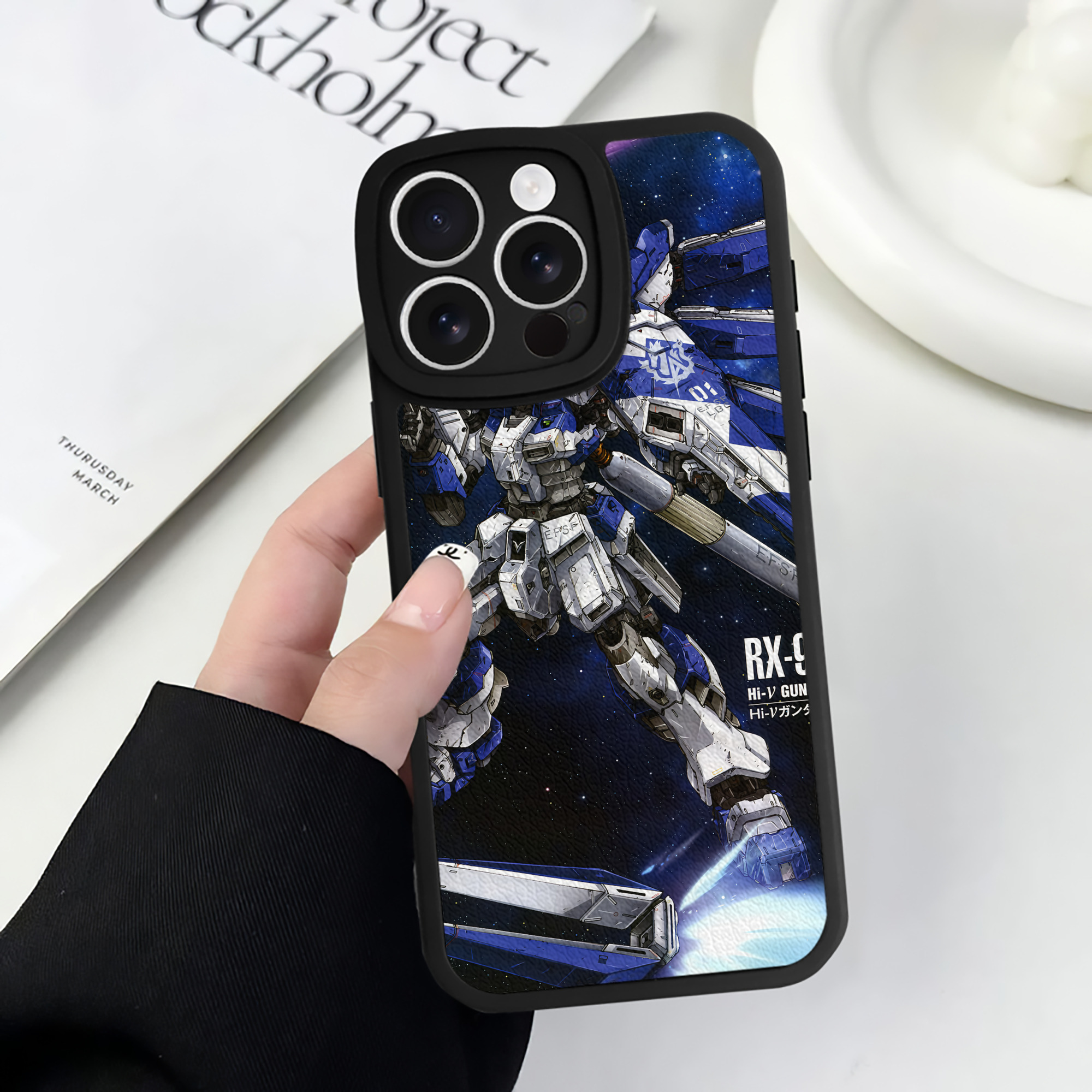 （画像用） 機動戦士ガンダム Mobile Suit Gundam 【iPhone 16シリーズ対応】シリコンスマホケース（レザー調） 材質：シリコン